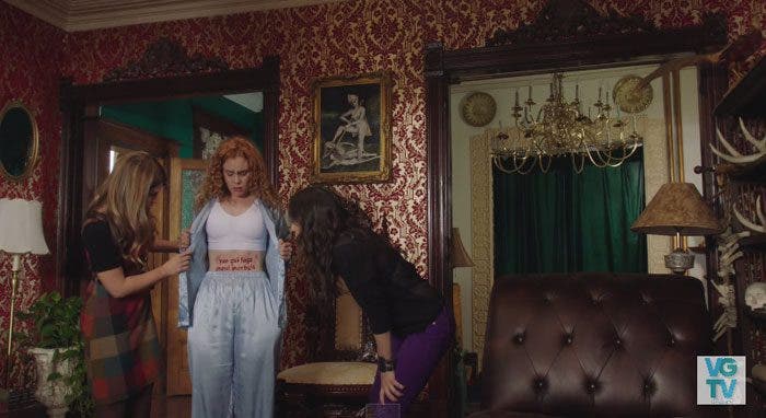 Perry-marcada-con-sangre