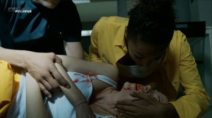 Rizos-encuentra-a-Maca-herida