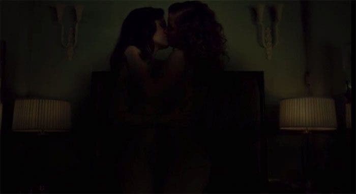 Alana-y-Margot-en-la-cama