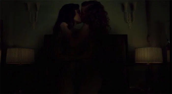 Alana-y-Margot-en-la-cama