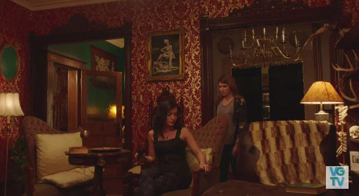 Laura-y-Carmilla-evadiendo-el-tema