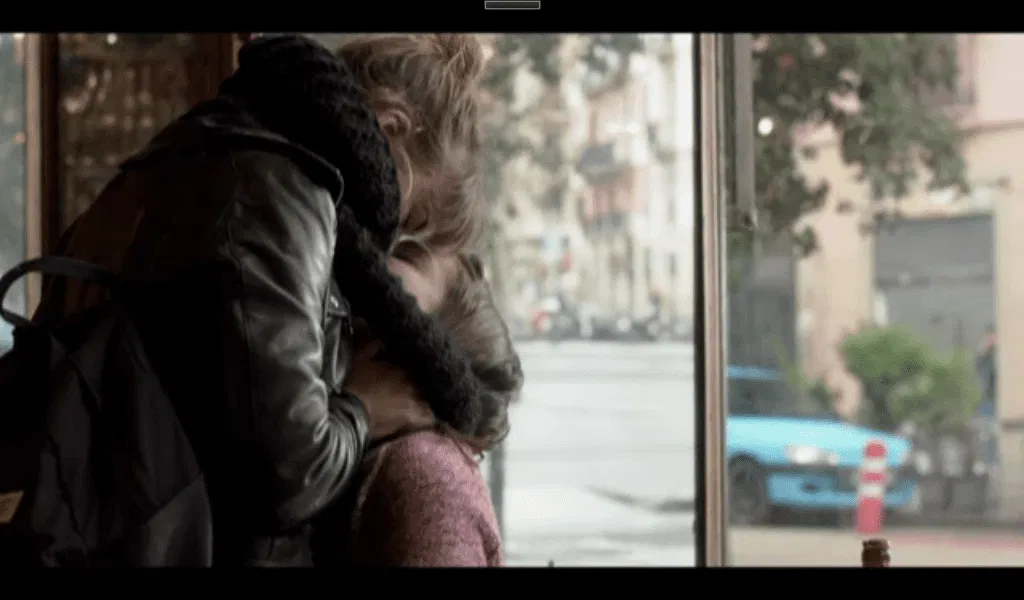 Sofia y Paula se besan