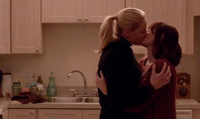 Alexis Bledel y Katherine Heigl beso lésbico