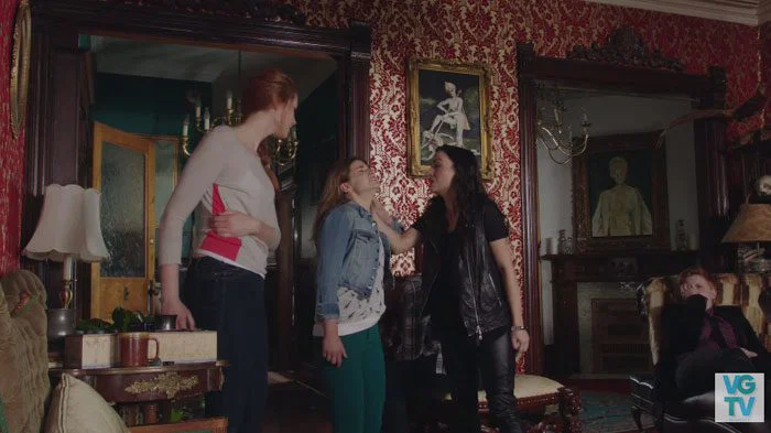 Carmilla-amenaza-a-laura
