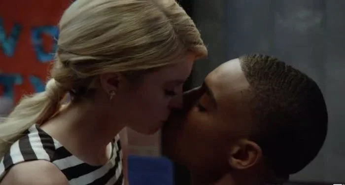 lauren-y-theo-beso