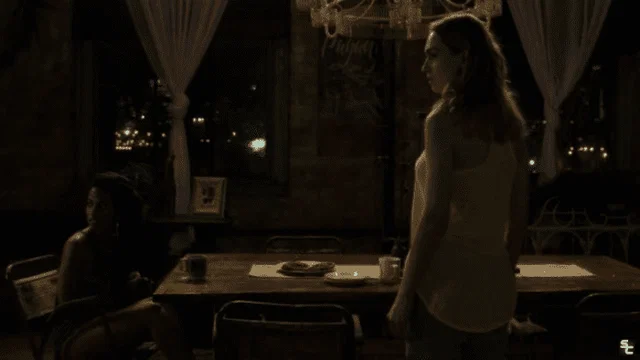 "¿Quién será a estas horas? ¿El pizzero?"