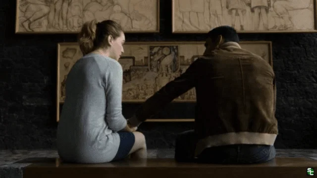 Nomi y Lito apoyándose como buenos hermanos sensate
