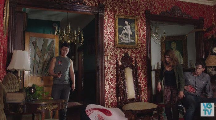 Theo apuñala a Danny