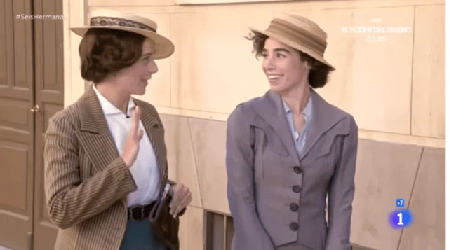 celia y aurora sonriendo