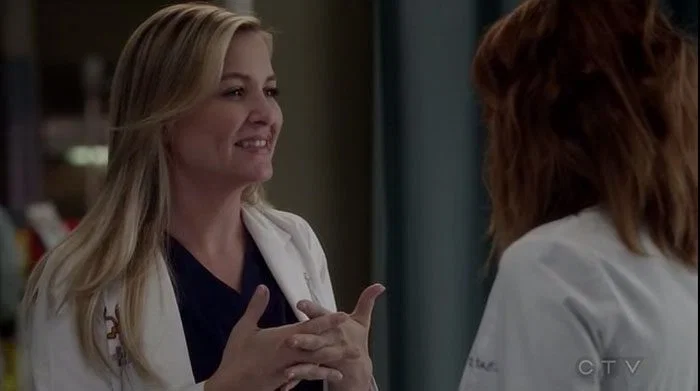 Arizona hablando con April