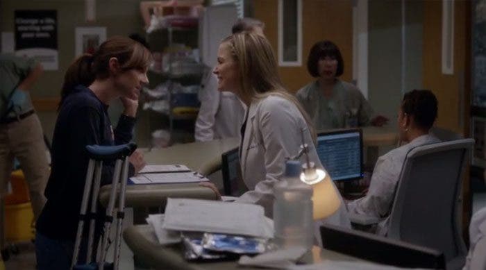 Arizona-y-la-bombera-sonriendo