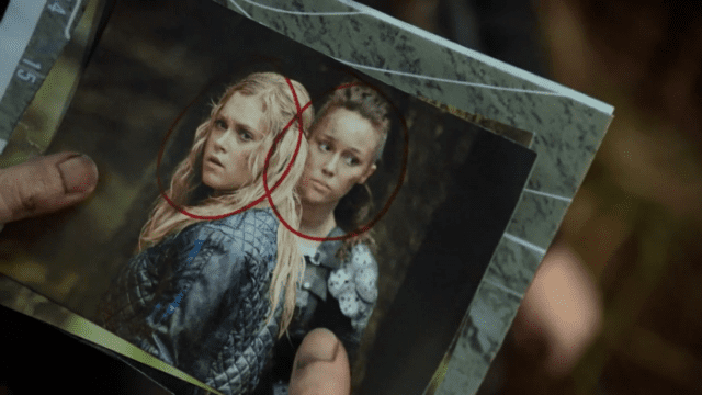 Hubiese sido más acertado dibujar un corazón que las rodease y no dos círculos