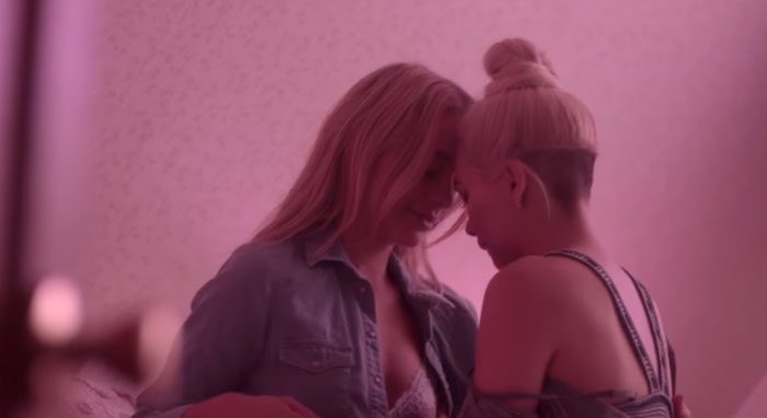 Clifs Edge por Hayley Kiyoko