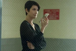 Jeryn Hogarth al teléfono