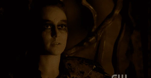 Lexa haciéndose la dura (aunque en el fondo es un cacho de pan)