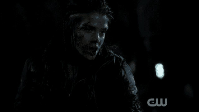 Octavia con un mapa en la cara