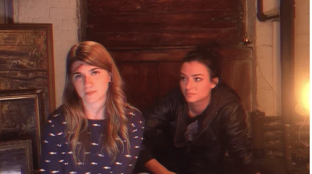 carmilla mirando a laura