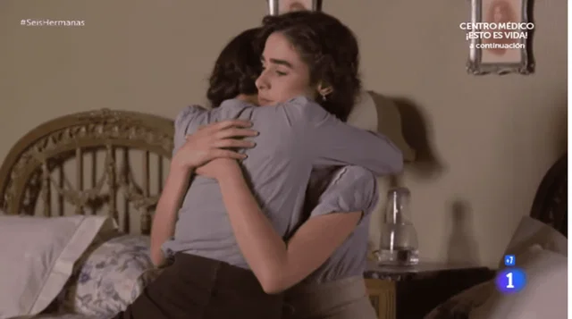 petra y celia abrazo
