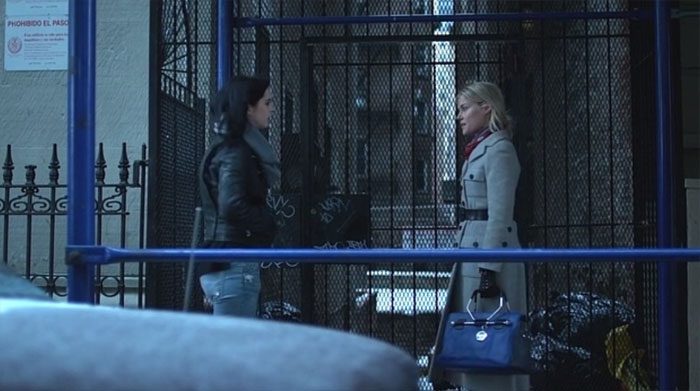 Jessica y Trish hablando