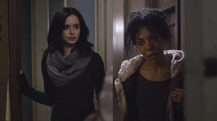 Jessica intentando descifrar el pelo de la mujer que se acuesta con Luke