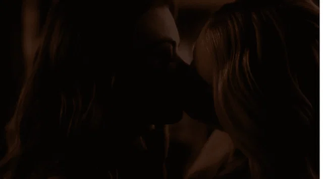 nora y mary louise beso