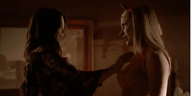 nora y mary louise pelea