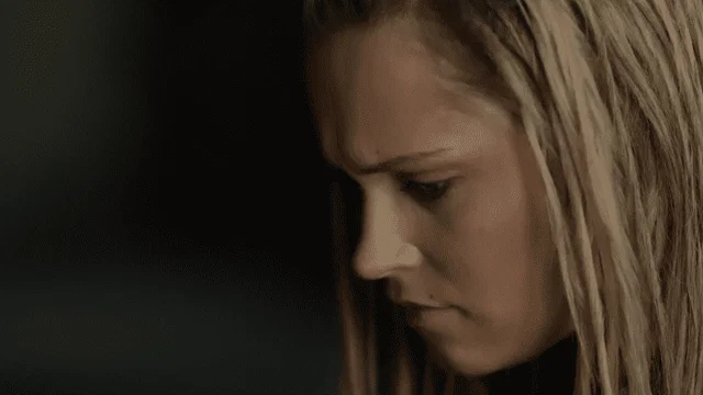 "Clarke y Lexa sólo somos amigas, Titus. Deverdadtelojuro, por eso estoy tan preocupada"