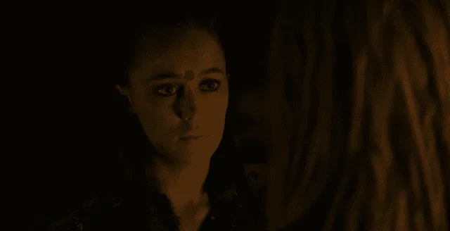 Lexa KO mirando a Clarke soy yo mirando a Clarke