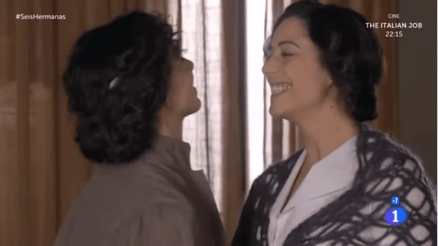 aurora y celia sonrisas