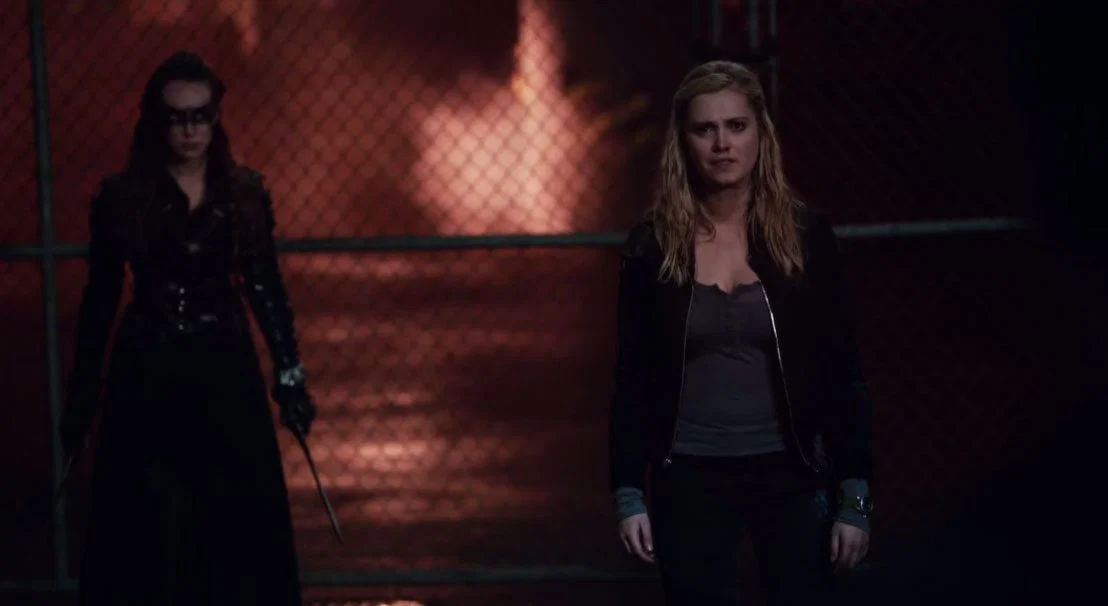 Clarke y Lexa caminando