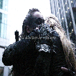 Clarke y lexa abrazándose