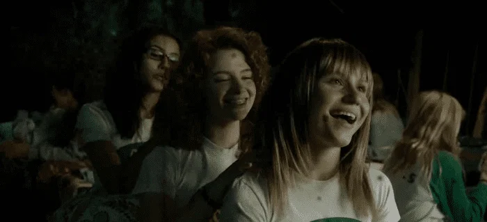 "No somos gaaaaaaaays, pero nos gusta tocaaarnos, nos celamos y nos damos masajes"
