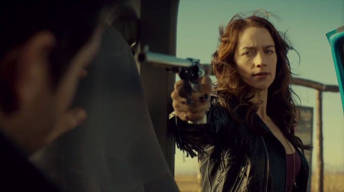 Wynnona Earp apuntando