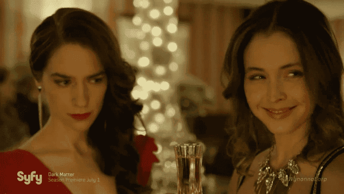 "Soy Willa y he aparecido en vuestra serie sólo para meter mierda. Brindemos"