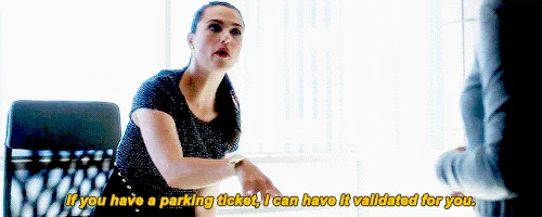 "Si tienes ticker [de estacionamiento] te lo puedo validar" (Vía dctvladies.tumblr.com)