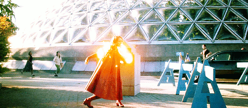 Por si no eran suficientes las referencias a Wonder Woman (Vía karazorelgifs.tumblr.com)