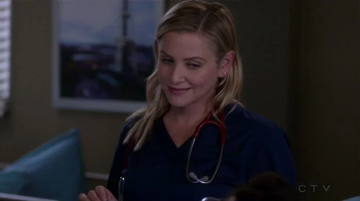 Arizona Robbins dando clases de ligue