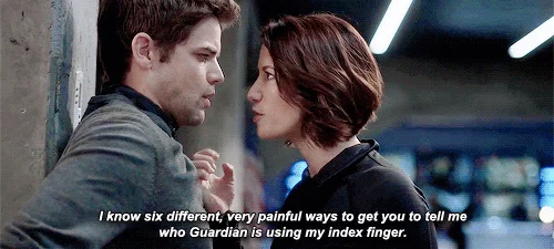 "Domino seis forma diferentes y muy dolorosas para hacer que me digas quién es Guardian con sólo mi dedo índice" (Vía waverlyyearp.tumblr.com)
