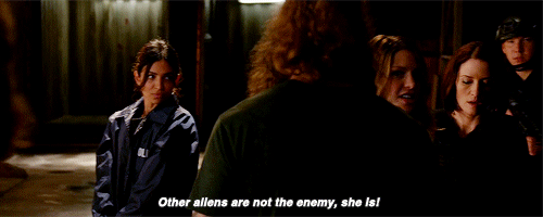 "Otros aliens no son el enemigo. Ella lo es." (Vía cwsupergirlgifs.tumblr.com)