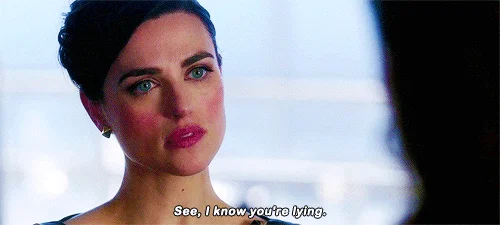 "Verás, yo sé que estás mintiendo" (Vía dailycwsupergirl.tumblr.com)