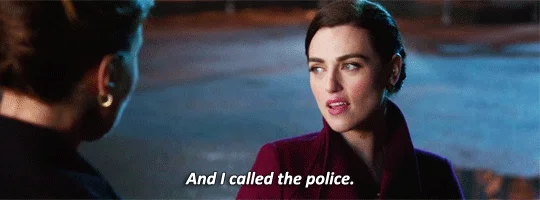 "Y llamé a la policía" (Vía karazorelgifs.tumblr.com)