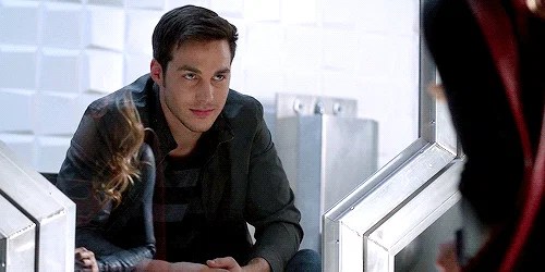 (Vía dailydcheroes.tumblr.com)