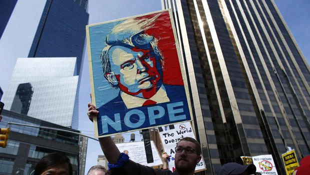 TOPSHOT - People rally as they take part in a protest against Republican presidential front-runner Donald Trump in New York on March 19,2016. / AFP / KENA BETANCUR (Photo credit should read KENA BETANCUR/AFP/Getty Images)
