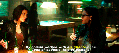 "Mi primo trabajó con un vigilante una vez. Muchos gadgets, todavía más demonios" ´(Vía wally-west.tumblr.com)