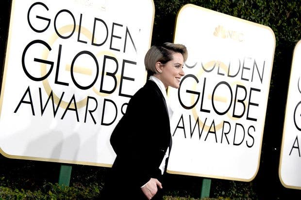 Evan Rachel Wood posando en los Globos de Oro 2017