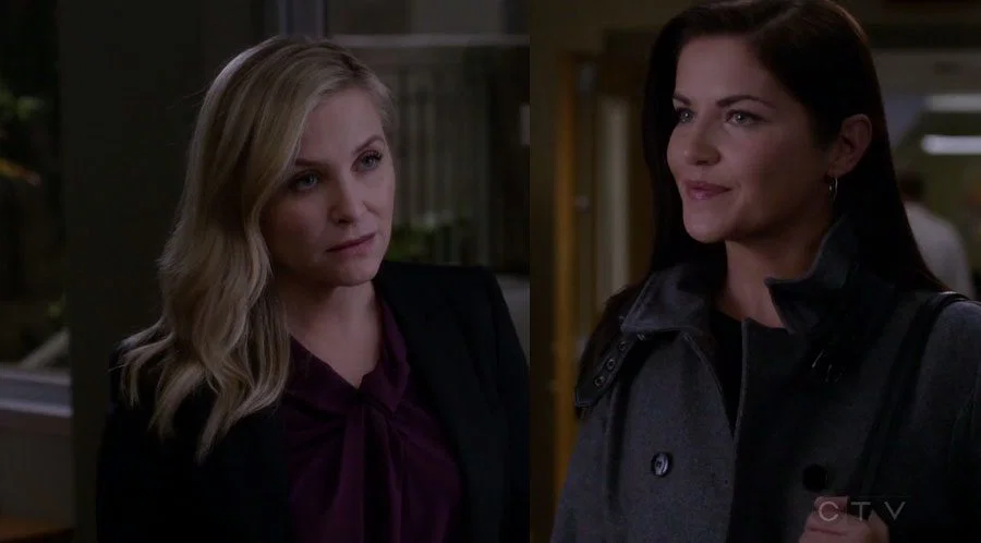 Eliza y Arizona hablan por la noche