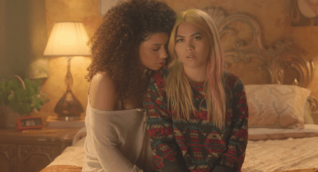 Hayley Kiyoko v&iacute;deo Sleepover