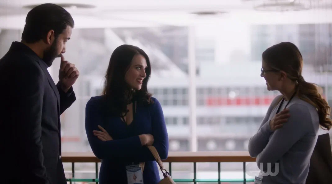 Kara y Lena con el ex en Supergirl