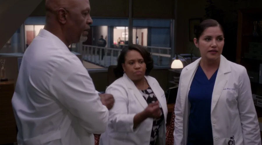 Eliza habla con Bailey y Webber