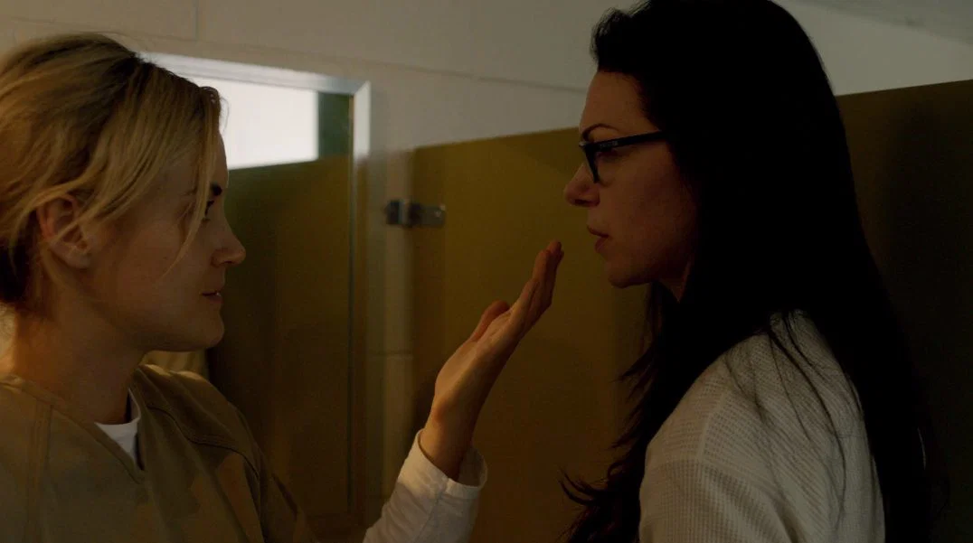 Piper intenta ligar con Alex